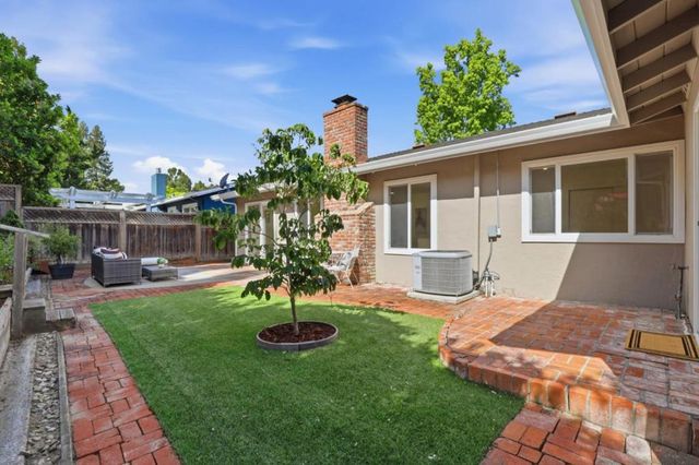 2125 Harkins Avenue, Menlo Park, CA 94025