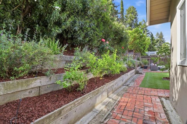 2125 Harkins Avenue, Menlo Park, CA 94025