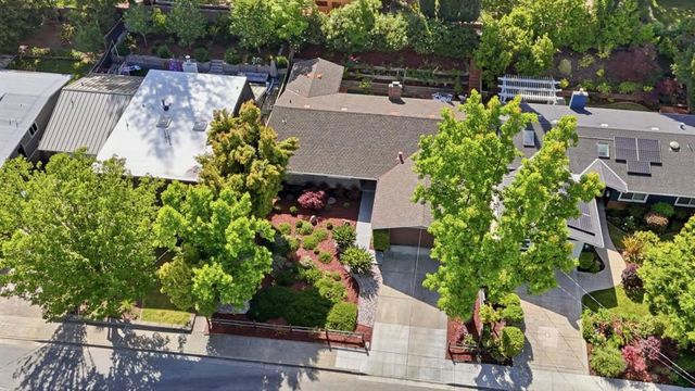 2125 Harkins Avenue, Menlo Park, CA 94025