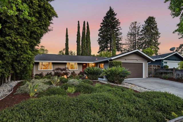 2125 Harkins Avenue, Menlo Park, CA 94025
