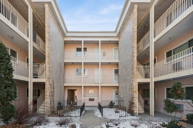 7201 W Wellington Avenue D-1, Elmwood Park, IL 60707