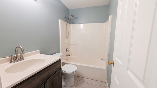568 Manor Place, Aurora, IL 60506