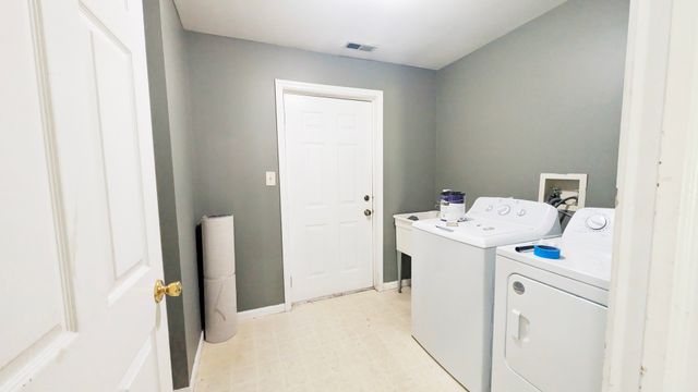 568 Manor Place, Aurora, IL 60506