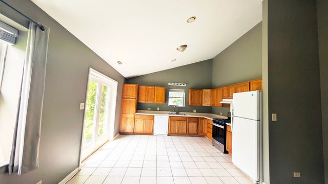 568 Manor Place, Aurora, IL 60506
