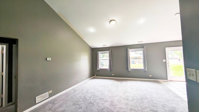 568 Manor Place, Aurora, IL 60506