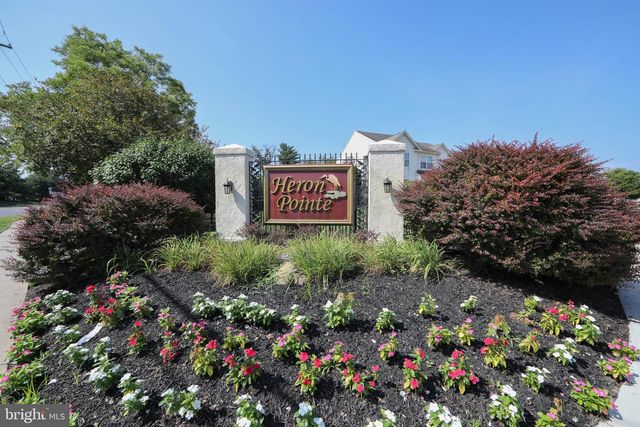 33 HERON POINTE CT, Marlton, NJ 08053