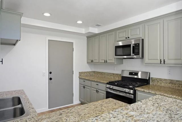 11560 Honeyglen Road, Pacoima, CA 91331
