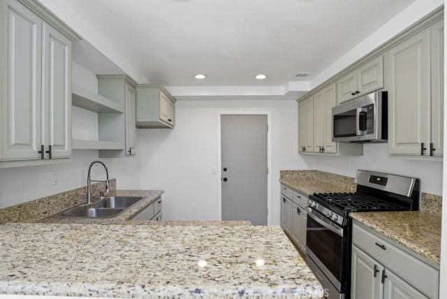 11560 Honeyglen Road, Pacoima, CA 91331