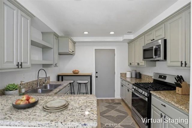 11560 Honeyglen Road, Pacoima, CA 91331