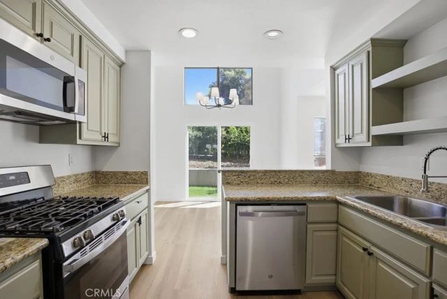 11560 Honeyglen Road, Pacoima, CA 91331