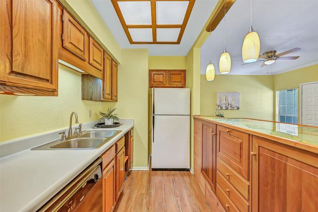 921 Marine Drive 223, Galveston, TX 77550