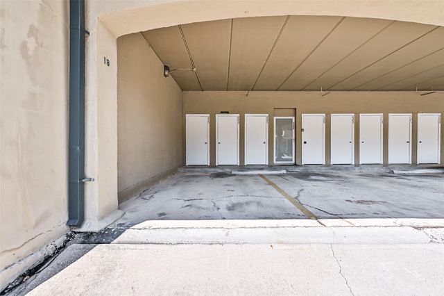 921 Marine Drive 223, Galveston, TX 77550