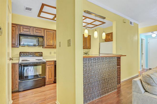 921 Marine Drive 223, Galveston, TX 77550