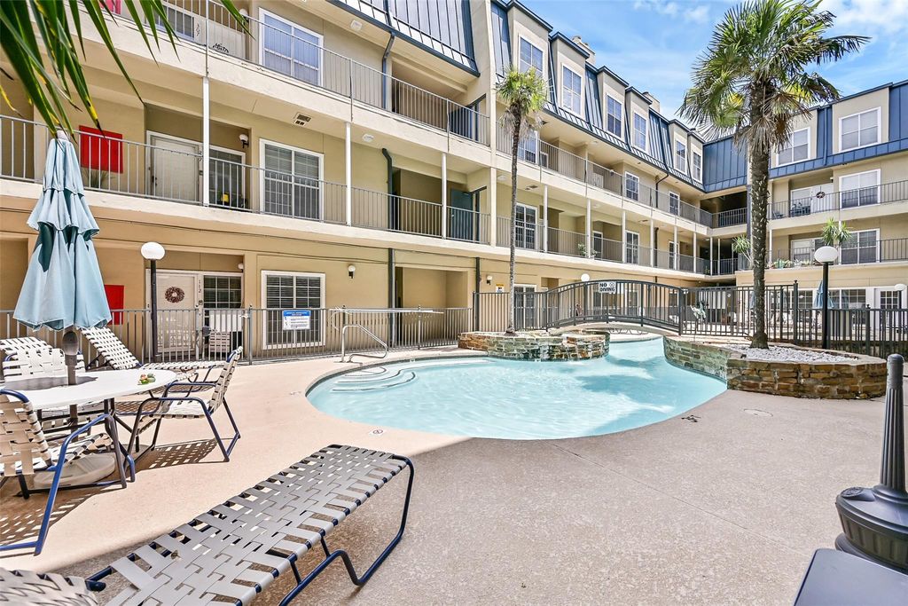 921 Marine Drive 223, Galveston, TX 77550
