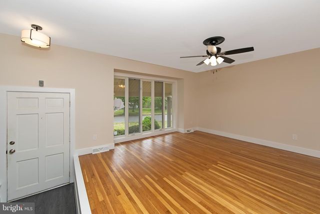 825 LEXINGTON AVE, Turnersville, NJ 08012