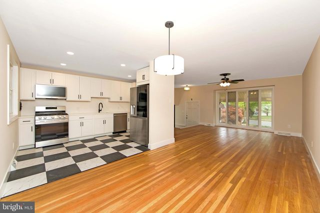 825 LEXINGTON AVE, Turnersville, NJ 08012