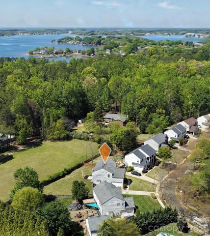 7724 Dinniston Drive, Huntersville, NC 28078