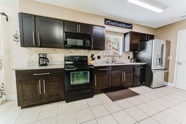 212 SUMMERSET DRIVE, Apopka, FL 32712