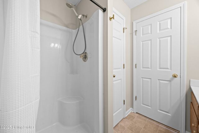 6202 Apple Cider Dr, Louisville, KY 40219