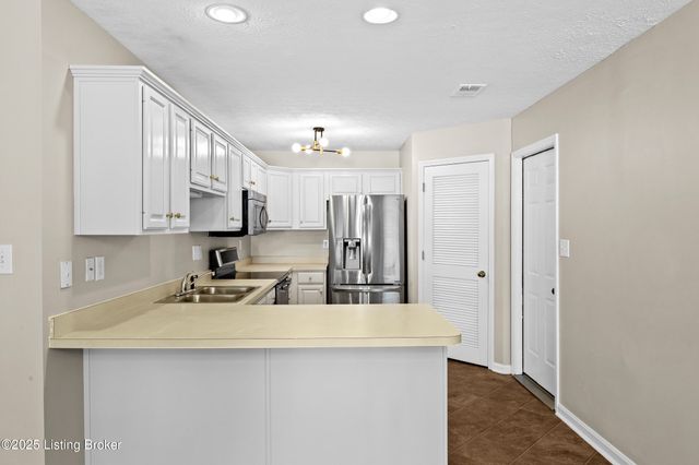 6202 Apple Cider Dr, Louisville, KY 40219