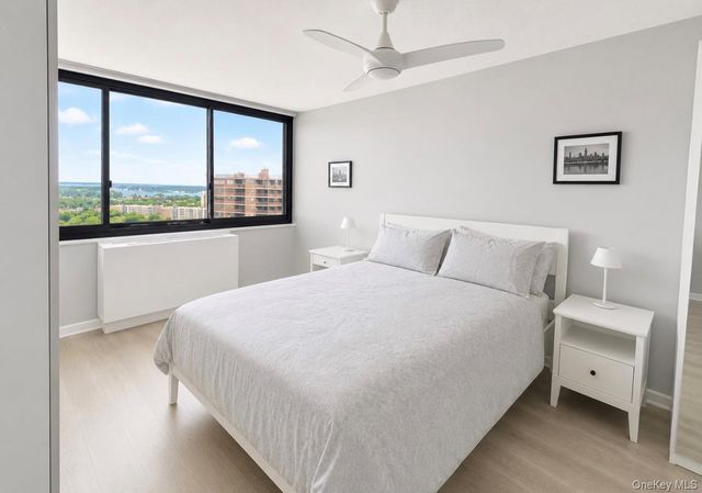 1 BAY CLUB Drive 21K, Bayside, NY 11360