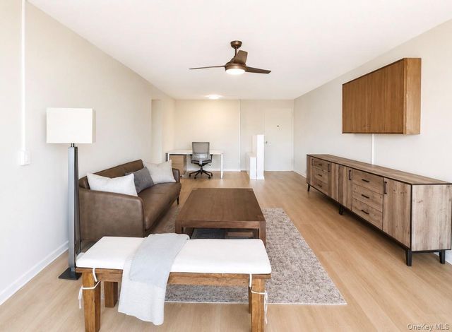 1 BAY CLUB Drive 21K, Bayside, NY 11360