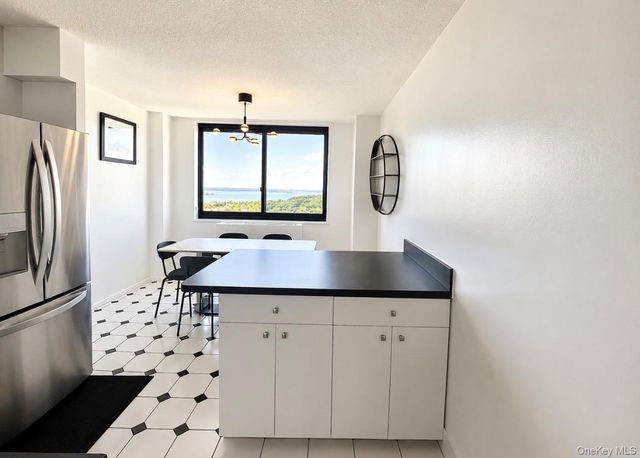 1 BAY CLUB Drive 21K, Bayside, NY 11360
