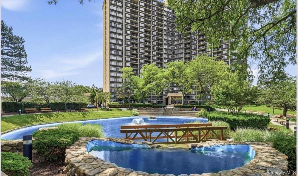 1 BAY CLUB Drive 21K, Bayside, NY 11360