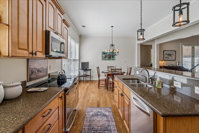 145 COTTAGE GROVE DR, Collierville, TN 38017