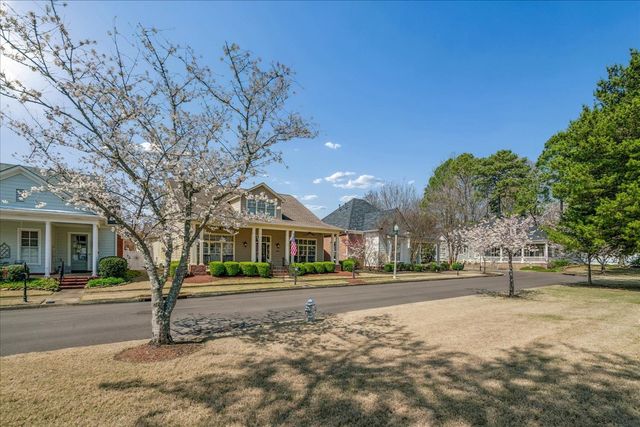 145 COTTAGE GROVE DR, Collierville, TN 38017