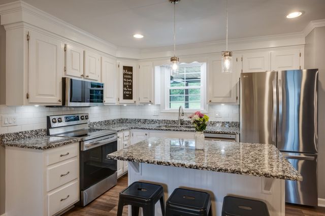 1303 Sycamore Valley Rd, Ashland City, TN 37015