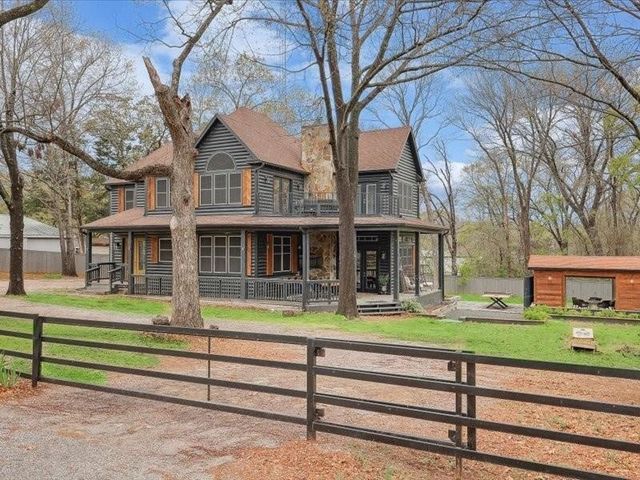 223 Oklahoma Avenue, Pottsboro, TX 75076