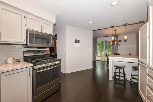 17679 Nassau DRIVE, Brookfield, WI 53045