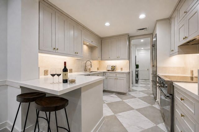 5001 Woodway Drive PH2, Houston, TX 77056