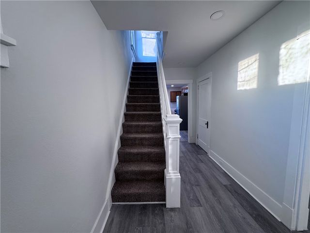 4647 W Run Rd, Lincoln Place, PA 15207