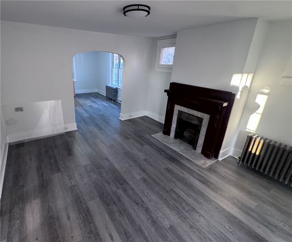 4647 W Run Rd, Lincoln Place, PA 15207