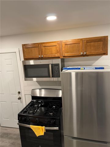 4647 W Run Rd, Lincoln Place, PA 15207