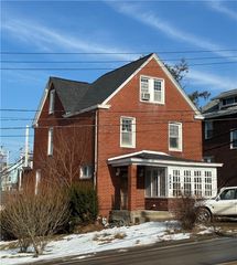 4647 W Run Rd, Lincoln Place, PA 15207