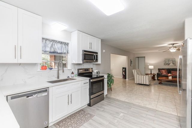 804 Camphor Circle, Village Mills, TX 77663