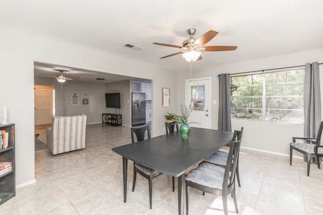 804 Camphor Circle, Village Mills, TX 77663