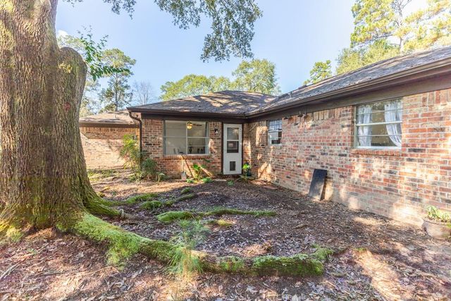 804 Camphor Circle, Village Mills, TX 77663
