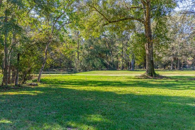 804 Camphor Circle, Village Mills, TX 77663