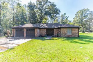 804 Camphor Circle, Village Mills, TX 77663