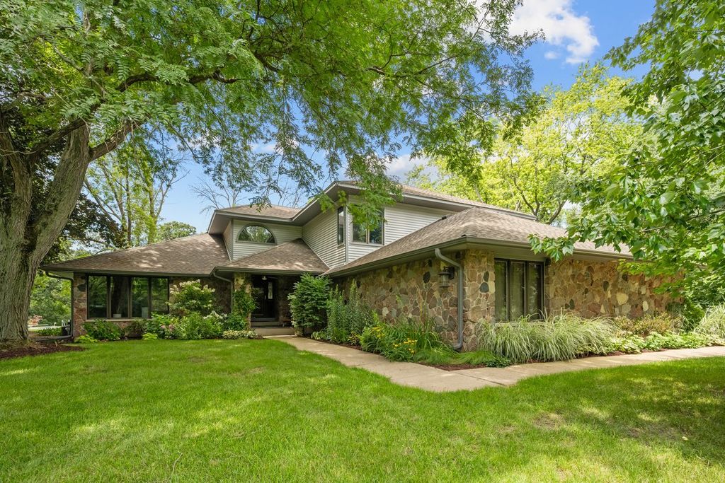 5328 Oak Grove Drive, Long Grove, IL 60047