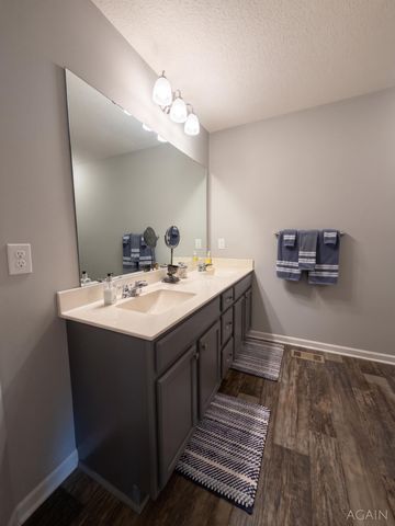 15220 Edgewood Avenue, Savage, MN 55378