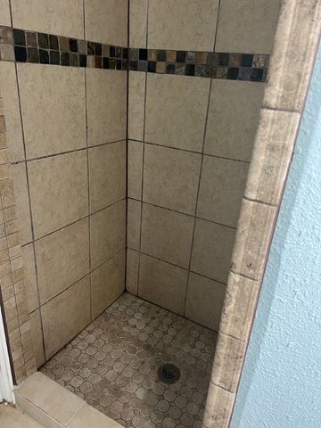 820 S Magnolia St, Rockport, TX 78382