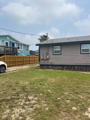 820 S Magnolia St, Rockport, TX 78382