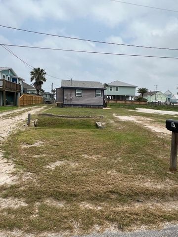 820 S Magnolia St, Rockport, TX 78382