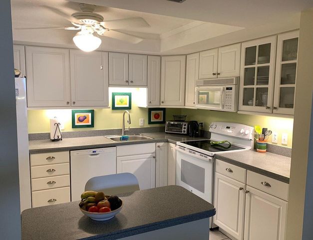 1202 S Lake Drive 502, Lantana, FL 33462