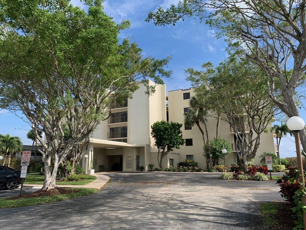 1202 S Lake Drive 502, Lantana, FL 33462